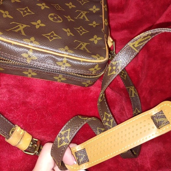 AUTHENTICATED, VINTAGE (LV) Louis Vuitton Monogram Danube Crossbody Bag - Picture 6 of 15